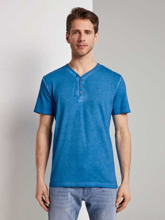 Gestreiftes Henley-T-Shirt mit Logo-Stickerei - Männer - Electric Teal Blue Gestreiftes Henley-T-Shirt mit Logo-Stickerei - Männer - Electric Teal Blue - 1 - TOM TAILOR