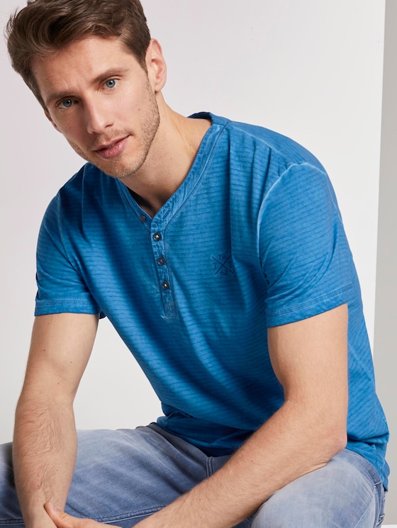 Gestreiftes Henley-T-Shirt mit Logo-Stickerei - Männer - Electric Teal Blue Gestreiftes Henley-T-Shirt mit Logo-Stickerei - Männer - Electric Teal Blue - 5 - TOM TAILOR