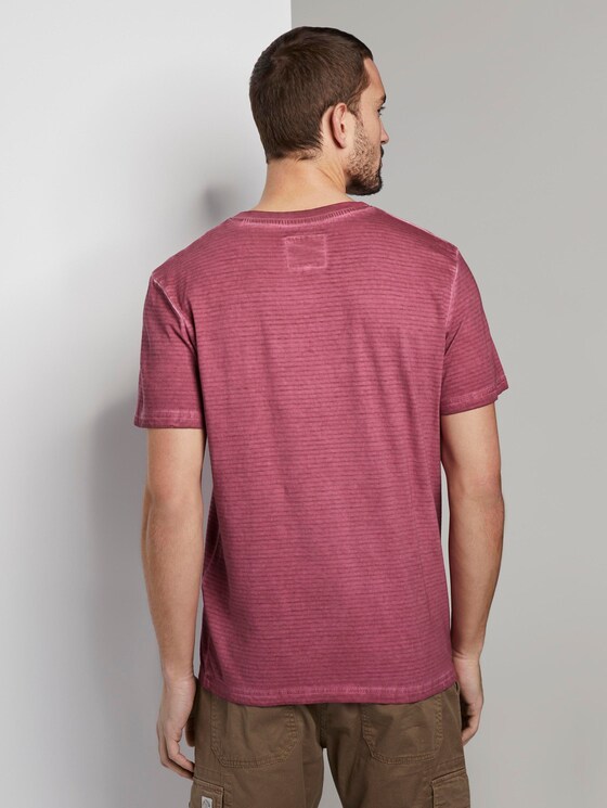 Gestreiftes Henley-T-Shirt mit Logo-Stickerei - Männer - wine rose pink Gestreiftes Henley-T-Shirt mit Logo-Stickerei - Männer - wine rose pink - 2 - TOM TAILOR