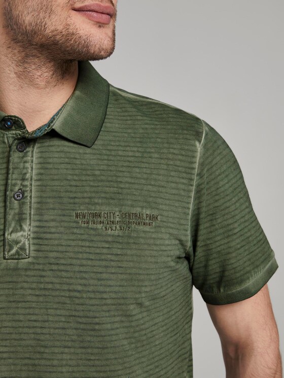 Gestreiftes Poloshirt mit kleiner Stickerei - Männer - Olive Night Green Gestreiftes Poloshirt mit kleiner Stickerei - Männer - Olive Night Green - 10 - TOM TAILOR