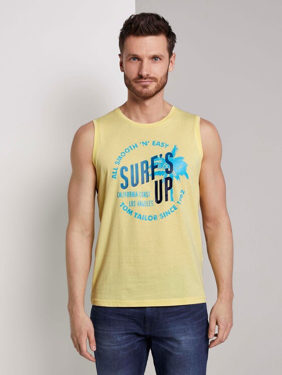 Top mit Schrift-Print - Männer - pale straw yellow Top mit Schrift-Print - Männer - pale straw yellow - 1 - TOM TAILOR