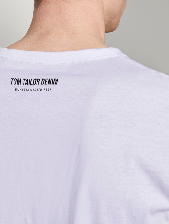 T-Shirt mit kleiner Sportsocken-Stickerei - Männer - White T-Shirt mit kleiner Sportsocken-Stickerei - Männer - White - 10 - TOM TAILOR Denim