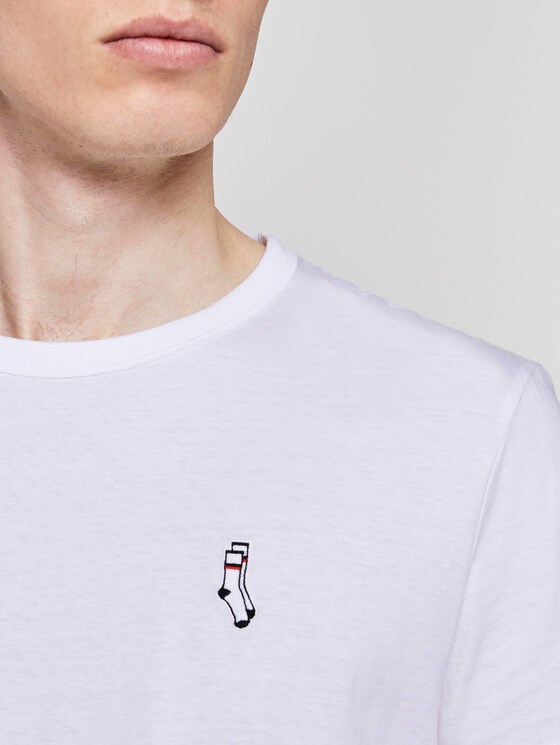 T-Shirt mit kleiner Sportsocken-Stickerei - Männer - White T-Shirt mit kleiner Sportsocken-Stickerei - Männer - White - 9 - TOM TAILOR Denim