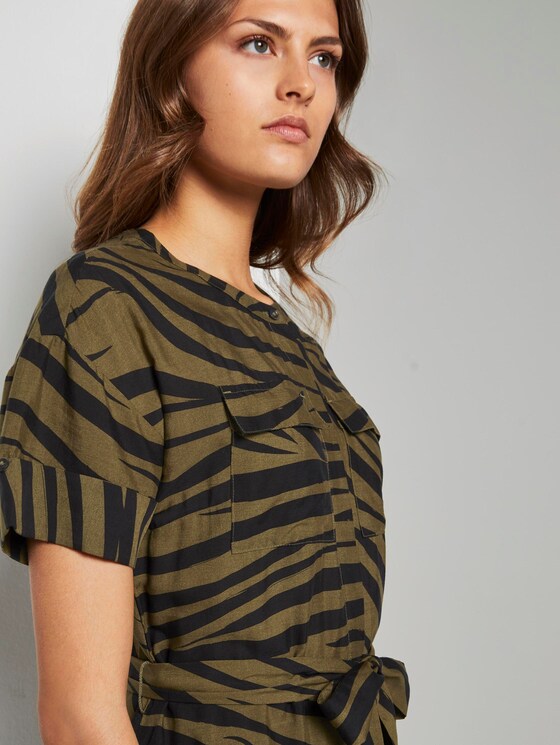 Maxi jurk in zebra patroon - Vrouwen - olive zebra design Maxi jurk in zebra patroon - Vrouwen - olive zebra design - 9 - Mine to five