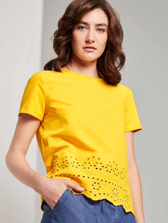 T-Shirt mit Lochstickerei - Frauen - deep golden yellow T-Shirt mit Lochstickerei - Frauen - deep golden yellow - 5 - TOM TAILOR