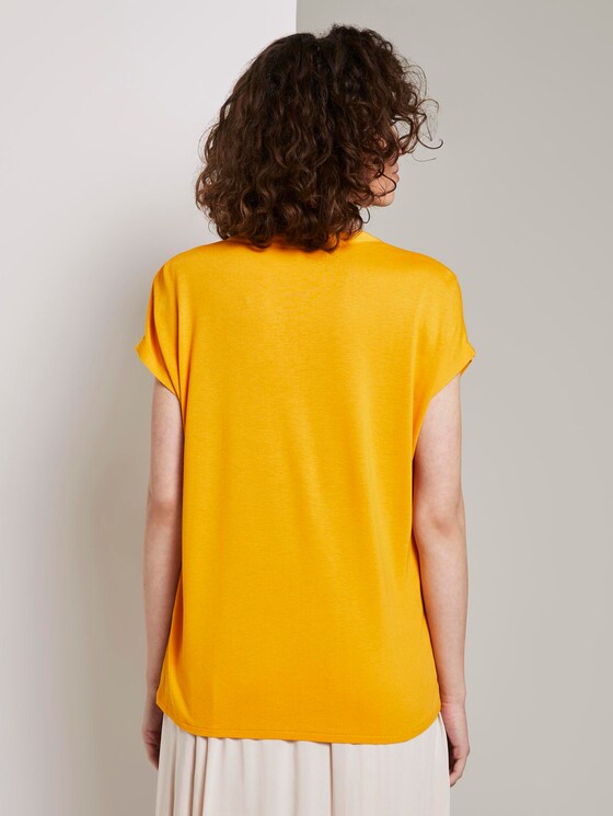 T-Shirt mit Henley-Ausschnitt im Materialmix - Frauen - deep golden yellow T-Shirt mit Henley-Ausschnitt im Materialmix - Frauen - deep golden yellow - 2 - TOM TAILOR