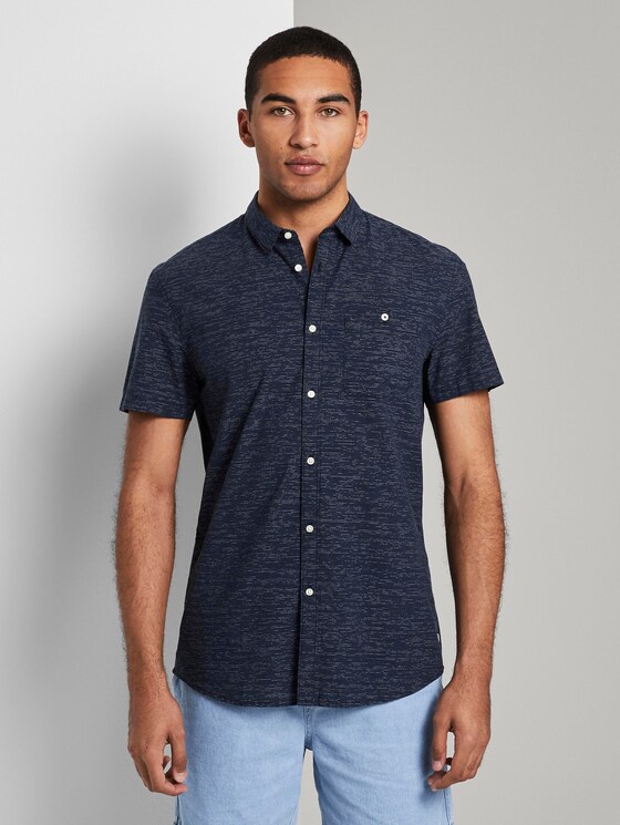 Finely striped short-sleeved shirt with a chest pocket - Men - blue small fading stripe Finely striped short-sleeved shirt with a chest pocket - Men - blue small fading stripe - 1 - TOM TAILOR Denim
