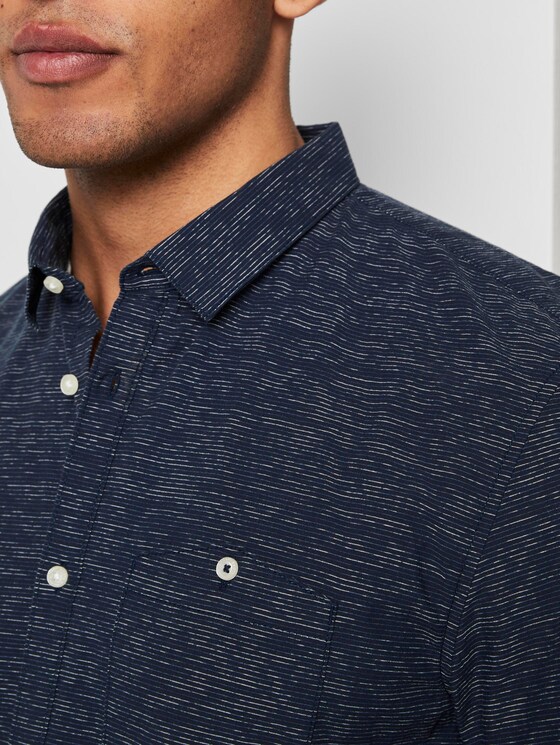 Finely striped short-sleeved shirt with a chest pocket - Men - blue small fading stripe Finely striped short-sleeved shirt with a chest pocket - Men - blue small fading stripe - 9 - TOM TAILOR Denim