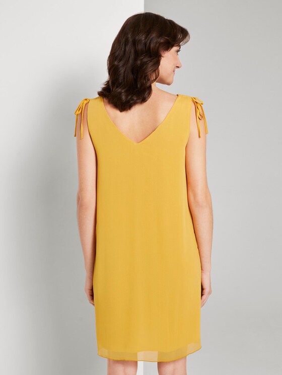 Ärmelloses Chiffon-Kleid mit Schulter-Detail - Frauen - deep golden yellow Ärmelloses Chiffon-Kleid mit Schulter-Detail - Frauen - deep golden yellow - 2 - TOM TAILOR