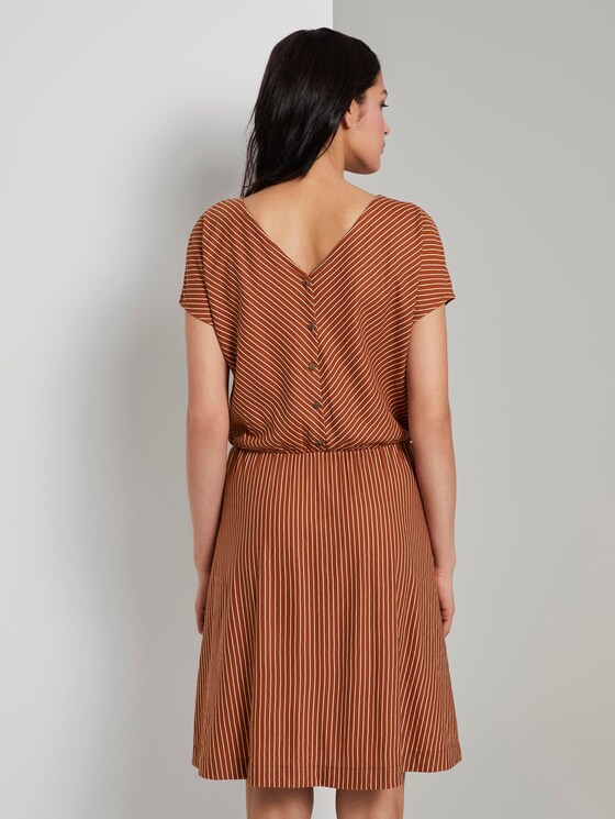 Striped jersey dress with a broad shoulder area - Women - brown white stripe Striped jersey dress with a broad shoulder area - Women - brown white stripe - 2 - TOM TAILOR