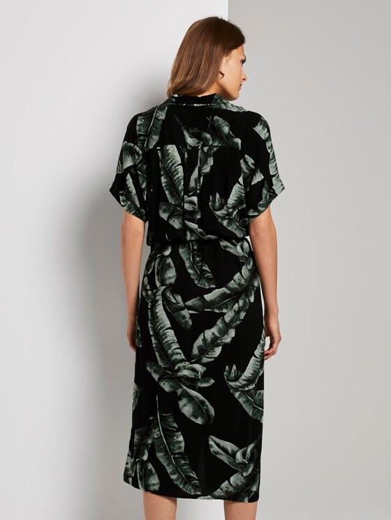 Flowing midi dress with a print - Women - black tropical leaves design Flowing midi dress with a print - Women - black tropical leaves design - 2 - Mine to five
