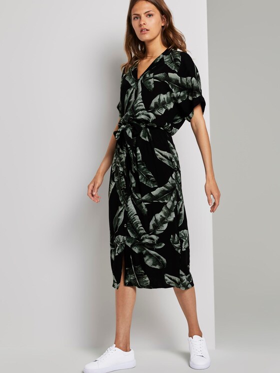 Flowing midi dress with a print - Women - black tropical leaves design Flowing midi dress with a print - Women - black tropical leaves design - 5 - Mine to five