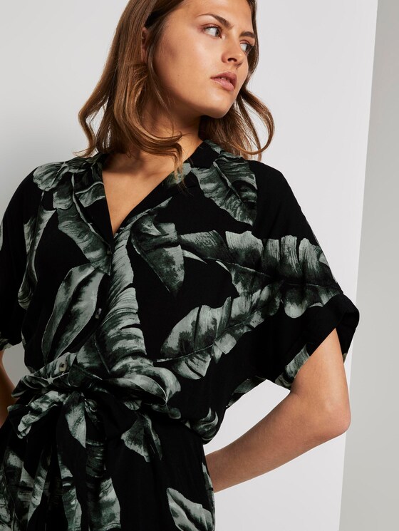 Flowing midi dress with a print - Women - black tropical leaves design Flowing midi dress with a print - Women - black tropical leaves design - 9 - Mine to five