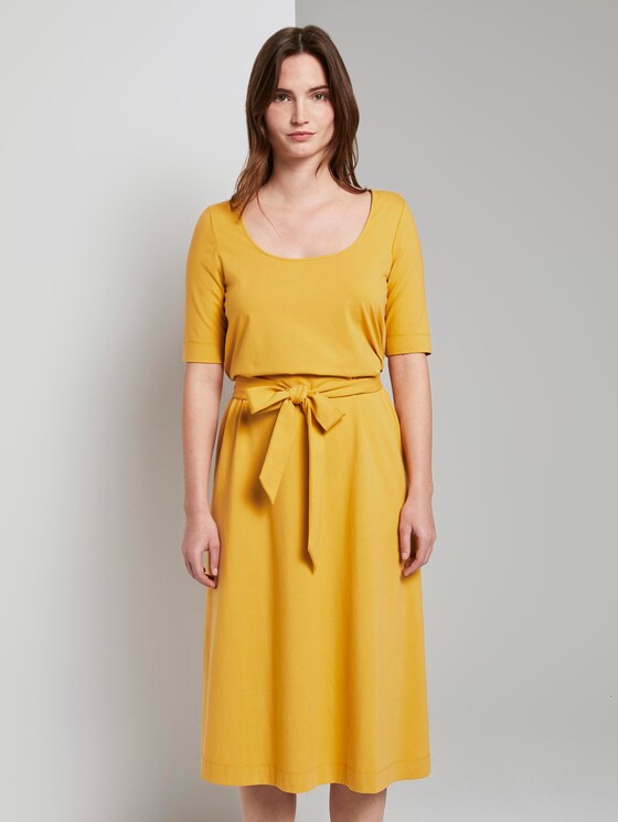 Midi-Kleid mit Carree-Ausschnitt - Frauen - Golden Corn Midi-Kleid mit Carree-Ausschnitt - Frauen - Golden Corn - 1 - Mine to five