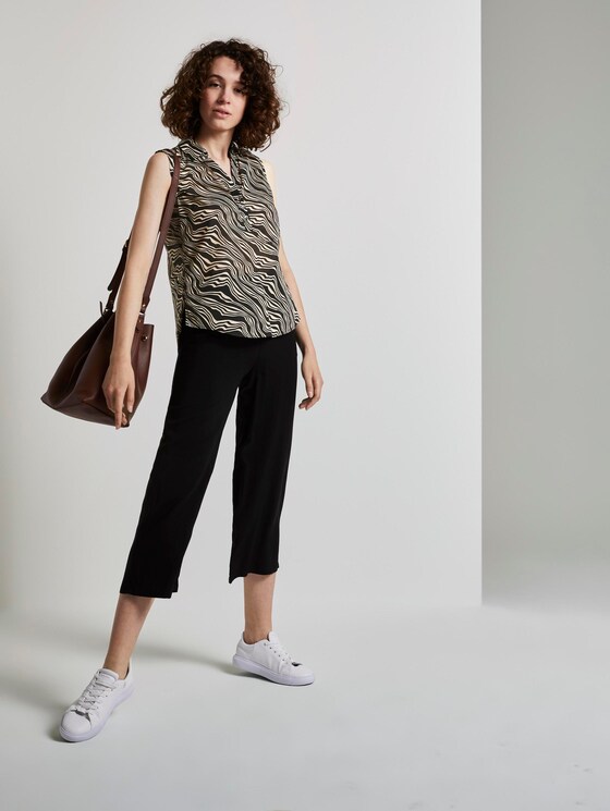 Ärmellose Henley-Bluse mit Seitenschlitzen - Frauen - black wavy design Ärmellose Henley-Bluse mit Seitenschlitzen - Frauen - black wavy design - 3 - TOM TAILOR