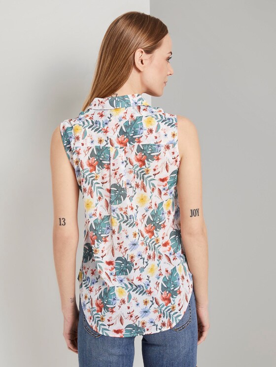 Ärmellose Henley-Bluse mit Seitenschlitzen - Frauen - white watercolor flower design Ärmellose Henley-Bluse mit Seitenschlitzen - Frauen - white watercolor flower design - 2 - TOM TAILOR