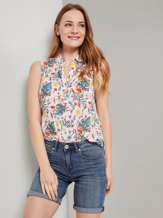 Ärmellose Henley-Bluse mit Seitenschlitzen - Frauen - white watercolor flower design Ärmellose Henley-Bluse mit Seitenschlitzen - Frauen - white watercolor flower design - 5 - TOM TAILOR