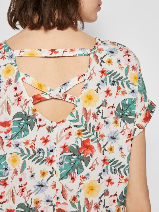 Gemusterte Kurzarm-Bluse mit Rückendetail - Frauen - white watercolor flower design Gemusterte Kurzarm-Bluse mit Rückendetail - Frauen - white watercolor flower design - 10 - TOM TAILOR