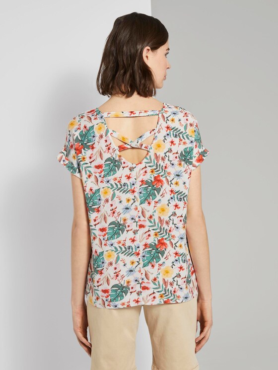 Gemusterte Kurzarm-Bluse mit Rückendetail - Frauen - white watercolor flower design Gemusterte Kurzarm-Bluse mit Rückendetail - Frauen - white watercolor flower design - 2 - TOM TAILOR