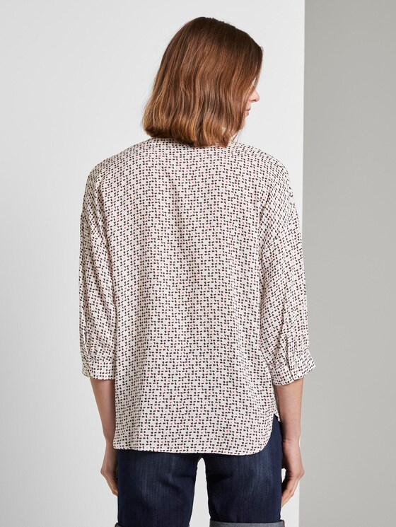 Patterned blouse in a loose fit - Women - white geometric design Patterned blouse in a loose fit - Women - white geometric design - 2 - TOM TAILOR