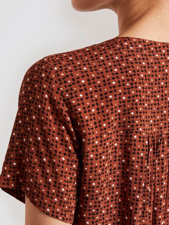 Gemusterte Kurzarm-Bluse in Wickeloptik - Frauen - brown geometric design Gemusterte Kurzarm-Bluse in Wickeloptik - Frauen - brown geometric design - 10 - TOM TAILOR