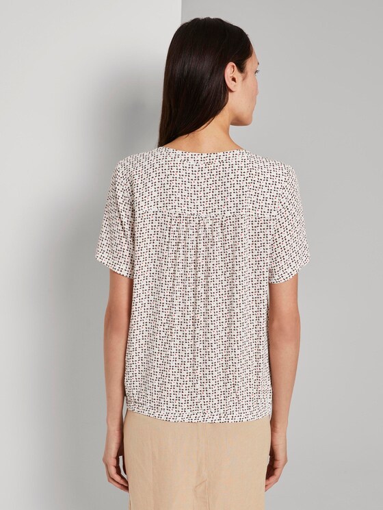Patterned short-sleeved blouse in a wrap look - Women - white geometric design Patterned short-sleeved blouse in a wrap look - Women - white geometric design - 2 - TOM TAILOR