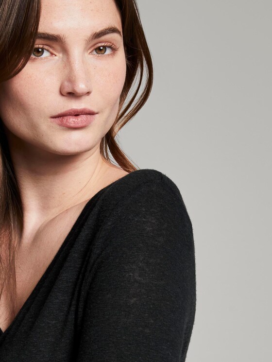 Linen T-shirt with a V-neckline - Women - Deep Black Linen T-shirt with a V-neckline - Women - Deep Black - 9 - Mine to five