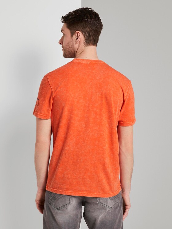 Henley T-Shirt in a washed look - Men - true orange Henley T-Shirt in a washed look - Men - true orange - 2 - TOM TAILOR