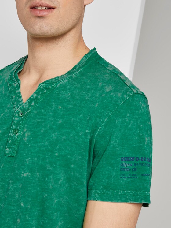 Henley-T-Shirt im Washed-Look - Männer - jolly green Henley-T-Shirt im Washed-Look - Männer - jolly green - 9 - TOM TAILOR