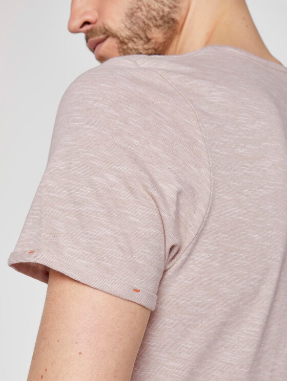 Structured T-shirt with a chest pocket - Men - sandy dot structure Structured T-shirt with a chest pocket - Men - sandy dot structure - 10 - TOM TAILOR