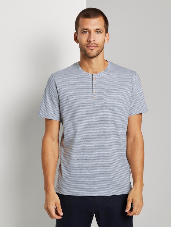 Gestreiftes T-Shirt mit Henley-Ausschnitt - Männer - stripe white Gestreiftes T-Shirt mit Henley-Ausschnitt - Männer - stripe white - 1 - TOM TAILOR