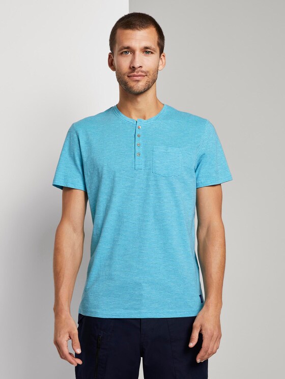 Gestreiftes T-Shirt mit Henley-Ausschnitt - Männer - teal fine stripe Gestreiftes T-Shirt mit Henley-Ausschnitt - Männer - teal fine stripe - 1 - TOM TAILOR