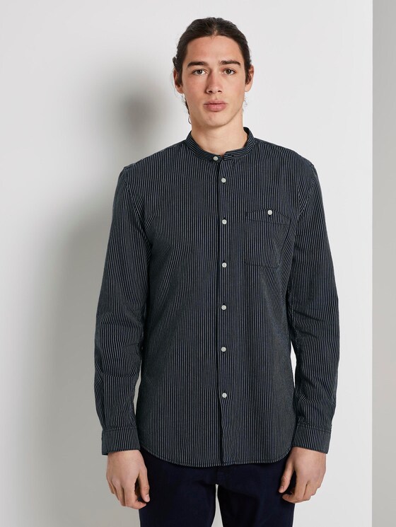 Gestreiftes Hemd mit Stehkragen - Männer - navy white seersucker stripe Gestreiftes Hemd mit Stehkragen - Männer - navy white seersucker stripe - 1 - TOM TAILOR Denim