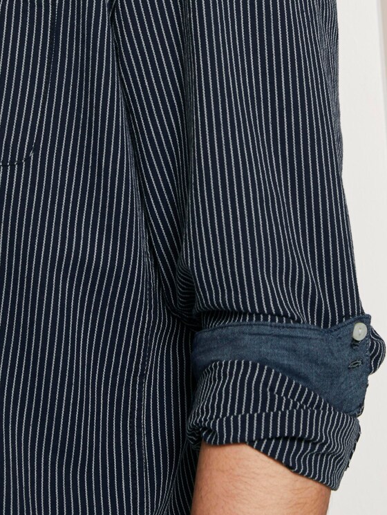 Gestreiftes Hemd mit Stehkragen - Männer - navy white seersucker stripe Gestreiftes Hemd mit Stehkragen - Männer - navy white seersucker stripe - 10 - TOM TAILOR Denim