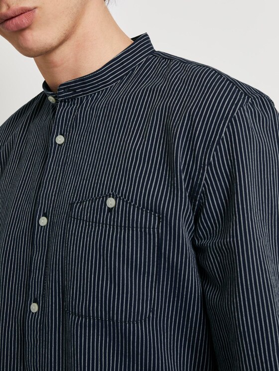 Gestreiftes Hemd mit Stehkragen - Männer - navy white seersucker stripe Gestreiftes Hemd mit Stehkragen - Männer - navy white seersucker stripe - 9 - TOM TAILOR Denim