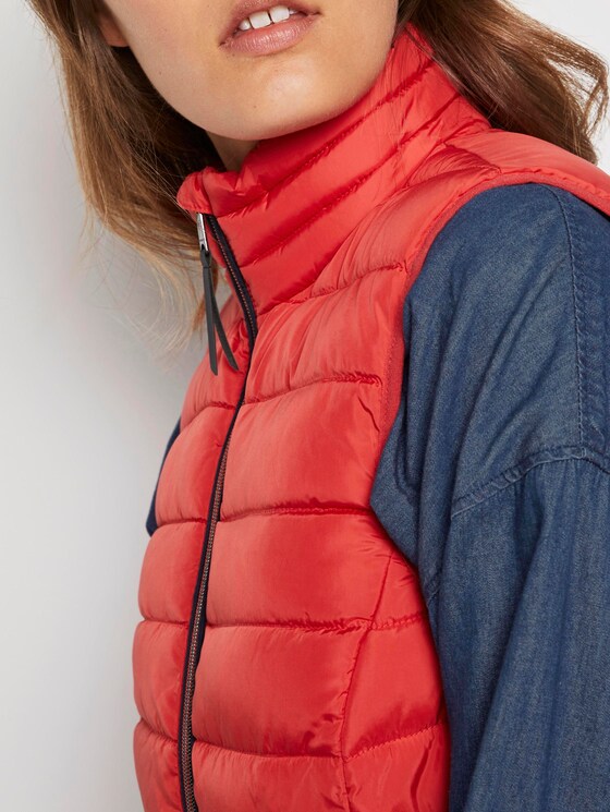 Lightweight quilted vest with a stand-up collar - Women - Strong Red Lightweight quilted vest with a stand-up collar - Women - Strong Red - 9 - TOM TAILOR