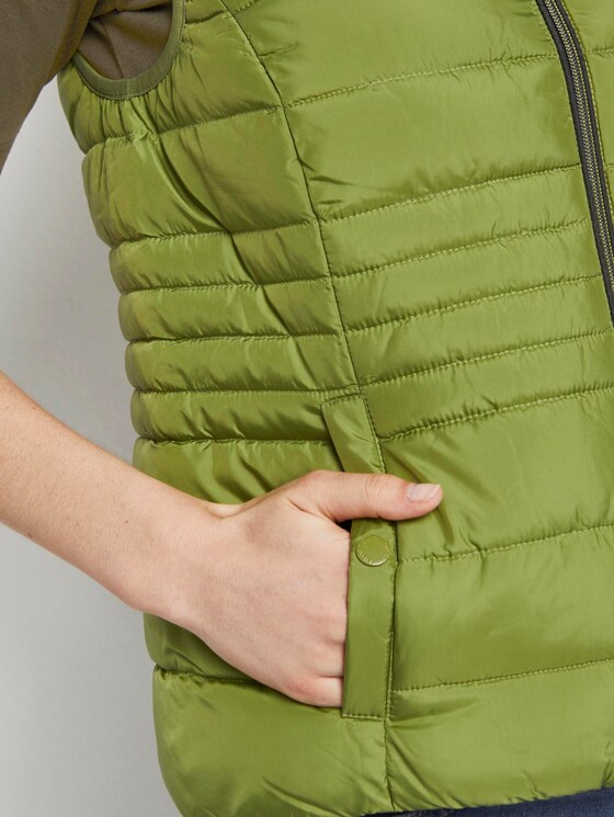 Lightweight quilted vest with a stand-up collar - Women - wood green Lightweight quilted vest with a stand-up collar - Women - wood green - 10 - TOM TAILOR