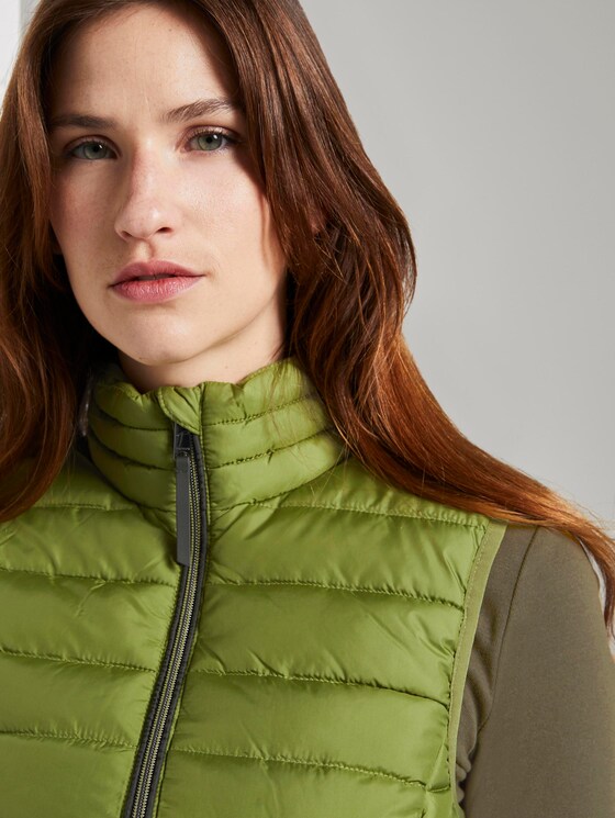 Lightweight quilted vest with a stand-up collar - Women - wood green Lightweight quilted vest with a stand-up collar - Women - wood green - 9 - TOM TAILOR