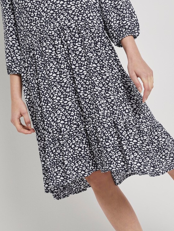 Nena & Larissa: Gemustertes Kleid mit Volants - Frauen - navy small leo design Nena & Larissa: Gemustertes Kleid mit Volants - Frauen - navy small leo design - 10 - TOM TAILOR