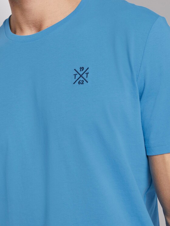 Basic T-Shirt mit Logo-Stickerei - Männer - soft cloud blue Basic T-Shirt mit Logo-Stickerei - Männer - soft cloud blue - 9 - TOM TAILOR