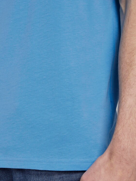 Basic T-Shirt mit V-Ausschnitt - Männer - soft cloud blue Basic T-Shirt mit V-Ausschnitt - Männer - soft cloud blue - 10 - TOM TAILOR