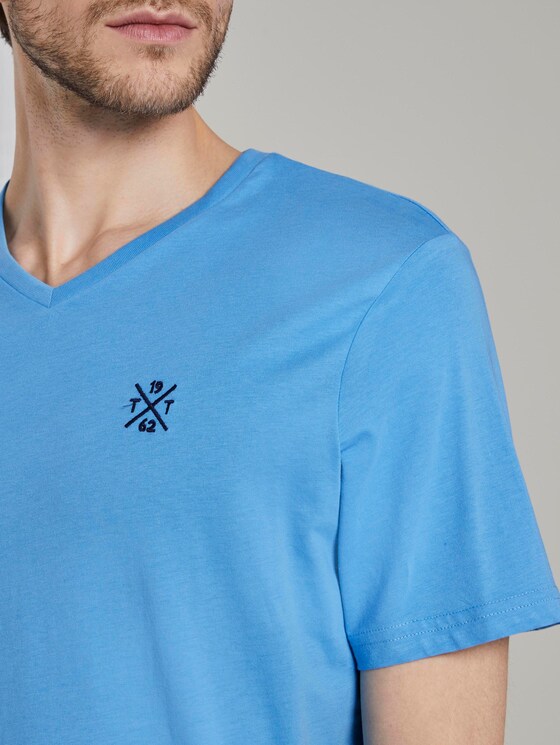 Basic T-Shirt mit V-Ausschnitt - Männer - soft cloud blue Basic T-Shirt mit V-Ausschnitt - Männer - soft cloud blue - 9 - TOM TAILOR
