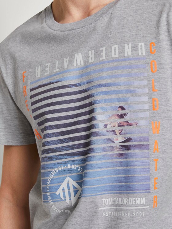 T-shirt with a photo print - Men - Light Stone Grey Melange T-shirt with a photo print - Men - Light Stone Grey Melange - 9 - TOM TAILOR Denim