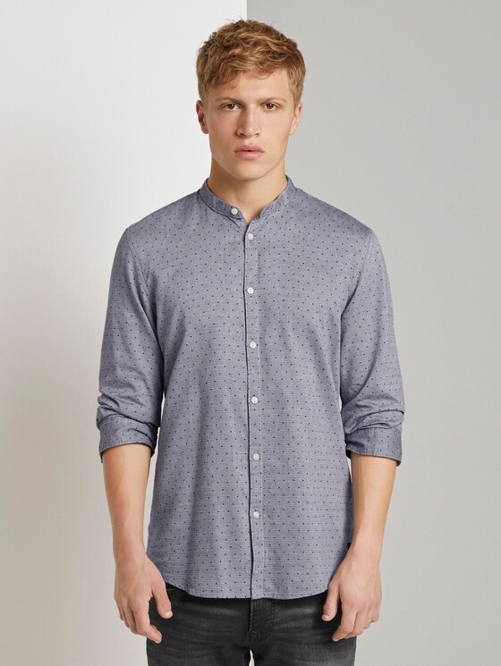 Patterned shirt with a stand-up collar and 3/4 sleeves - Men - navy filled triangle print Patterned shirt with a stand-up collar and 3/4 sleeves - Men - navy filled triangle print - 1 - TOM TAILOR Denim