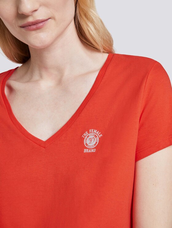 Basic T-Shirt mit Brustprint - Frauen - brilliant red Basic T-Shirt mit Brustprint - Frauen - brilliant red - 9 - TOM TAILOR Denim