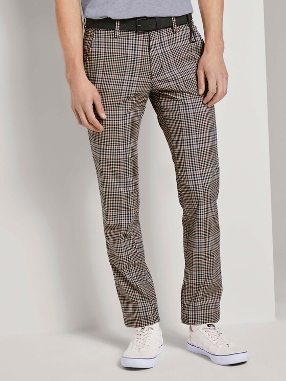 Strukturierte Chinohose mit Gürtel - Männer - brown beige check Strukturierte Chinohose mit Gürtel - Männer - brown beige check - 1 - TOM TAILOR Denim