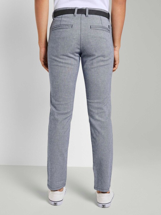 Strukturierte Chinohose mit Gürtel - Männer - navy white dobby yarn dye Strukturierte Chinohose mit Gürtel - Männer - navy white dobby yarn dye - 2 - TOM TAILOR Denim