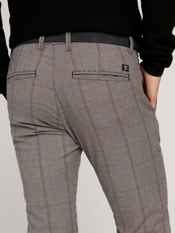 Strukturierte Chinohose mit Gürtel - Männer - brown ochre classic check Strukturierte Chinohose mit Gürtel - Männer - brown ochre classic check - 10 - TOM TAILOR Denim