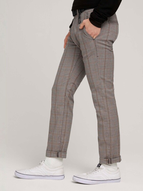 Strukturierte Chinohose mit Gürtel - Männer - brown ochre classic check Strukturierte Chinohose mit Gürtel - Männer - brown ochre classic check - 11 - TOM TAILOR Denim