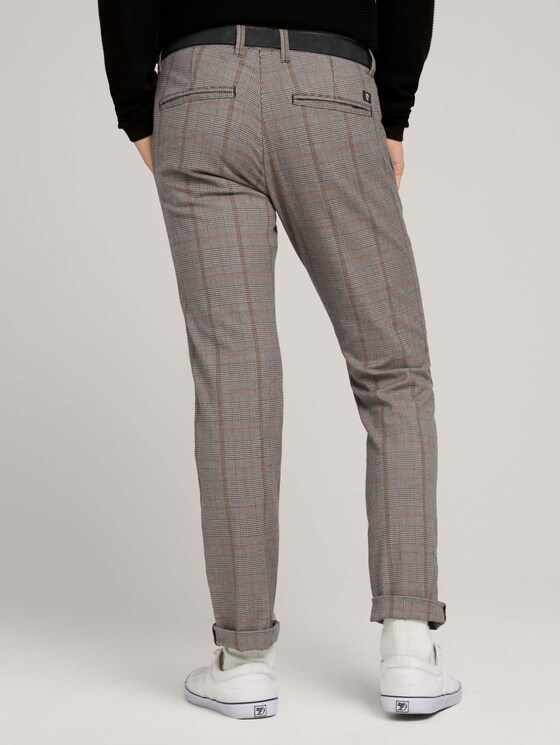 Strukturierte Chinohose mit Gürtel - Männer - brown ochre classic check Strukturierte Chinohose mit Gürtel - Männer - brown ochre classic check - 2 - TOM TAILOR Denim
